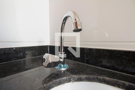 Banheiro de apartamento à venda com 1 quarto, 27m² em Vila Carrao, São Paulo