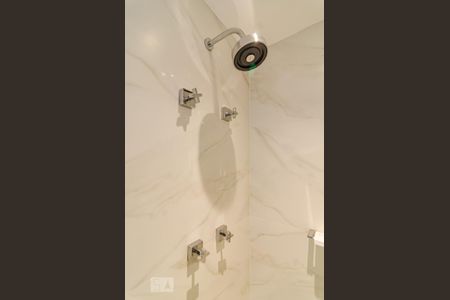 Apartamento para alugar com 70m², 2 quartos e 1 vaga Apartamento para alugar com 70m², 2 quartos e 1 vagaBanheiro da suíte