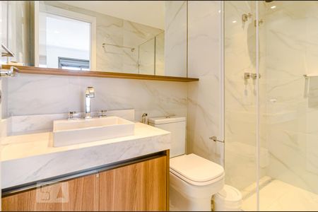 Apartamento para alugar com 70m², 2 quartos e 1 vaga Apartamento para alugar com 70m², 2 quartos e 1 vagaBanheiro da suíte