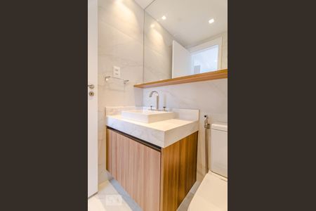 Apartamento para alugar com 70m², 2 quartos e 1 vaga Apartamento para alugar com 70m², 2 quartos e 1 vagaBanheiro da suíte