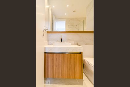 Apartamento para alugar com 70m², 2 quartos e 1 vaga Apartamento para alugar com 70m², 2 quartos e 1 vagaBanheiro da suíte