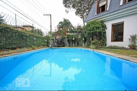 Casa à venda com 500m², 5 quartos e 5 vagasPiscina