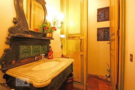 Banheiro de casa à venda com 5 quartos, 500m² em jardim guedala, São Paulo