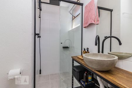 Banheiro de apartamento para alugar com 1 quarto, 27m² em Centro Histórico, Porto Alegre