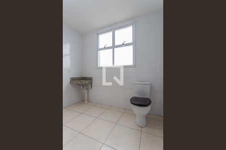 Banheiro de apartamento para alugar com 1 quarto, 48m² em Costa E Silva, Porto Alegre