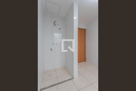 Banheiro de apartamento para alugar com 1 quarto, 48m² em Costa E Silva, Porto Alegre