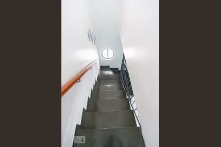Escadas de casa à venda com 4 quartos, 153m² em Parque São Domingos, São Paulo