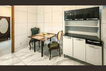 Sala/Cozinha de kitnet/studio para alugar com 1 quarto, 24m² em Conjunto Residencial Salvador Tolezani, São Paulo