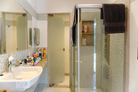 Casa à venda com 450m², 3 quartos e 2 vagasBanheiro da Suíte 1