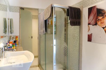 Casa à venda com 450m², 3 quartos e 2 vagasBanheiro da Suíte 1