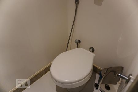 Casa à venda com 450m², 3 quartos e 2 vagasBanheiro da Suíte 1