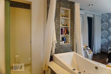 Casa à venda com 450m², 3 quartos e 2 vagasBanheiro da Suíte 2