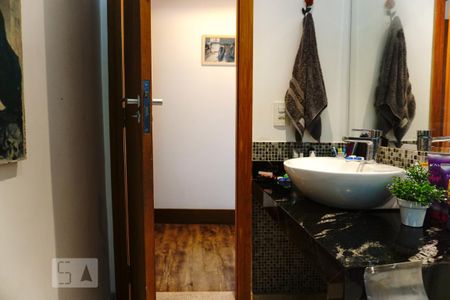 Casa à venda com 450m², 3 quartos e 2 vagasBanheiro Social