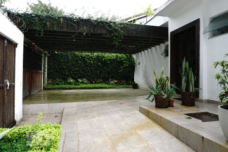 Casa à venda com 450m², 3 quartos e 2 vagasÁrea Externa/Quintal