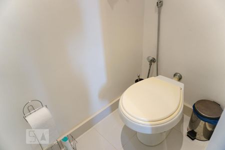 Casa à venda com 450m², 3 quartos e 2 vagasBanheiro da Suíte 2