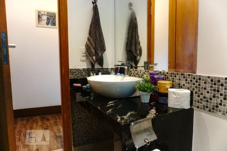 Casa à venda com 450m², 3 quartos e 2 vagasBanheiro Social