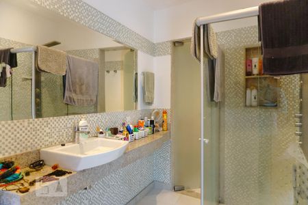Casa à venda com 450m², 3 quartos e 2 vagasBanheiro da Suíte 1