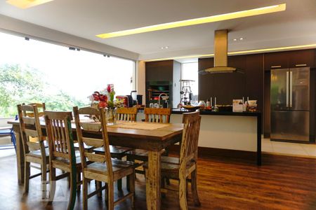 Casa à venda com 450m², 3 quartos e 2 vagasSala/Cozinha