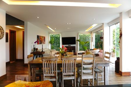 Casa à venda com 450m², 3 quartos e 2 vagasSala/Cozinha