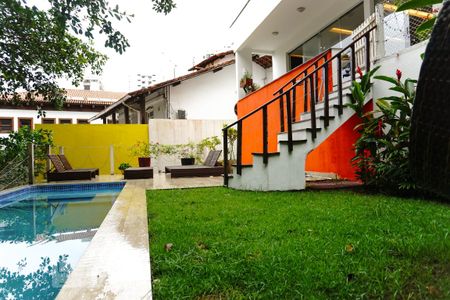 Casa à venda com 450m², 3 quartos e 2 vagasÁrea Externa/Piscina