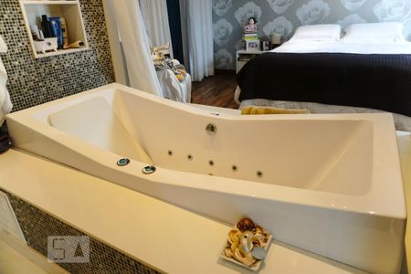 Casa à venda com 450m², 3 quartos e 2 vagasBanheira da Suíte 2