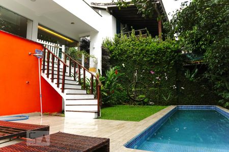 Casa à venda com 450m², 3 quartos e 2 vagasÁrea Externa/Piscina