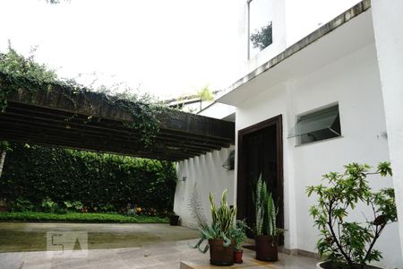 Casa à venda com 450m², 3 quartos e 2 vagasÁrea Externa/Quintal