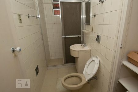 Banheiro de kitnet/studio para alugar com 1 quarto, 25m² em Flamengo, Rio de Janeiro