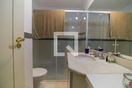 Casa à venda com 530m², 4 quartos e 4 vagas Casa à venda com 530m², 4 quartos e 4 vagasBanheiro Suíte 2