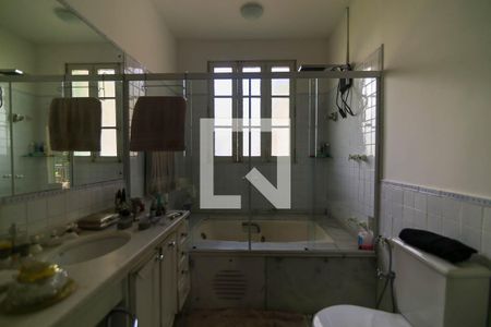 Casa à venda com 530m², 4 quartos e 4 vagas Casa à venda com 530m², 4 quartos e 4 vagasBanheiro Suíte 4