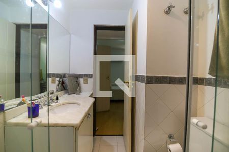 Casa à venda com 530m², 4 quartos e 4 vagas Casa à venda com 530m², 4 quartos e 4 vagasBanheiro Suíte 2