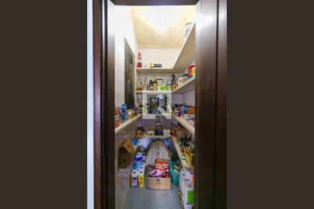 Casa à venda com 530m², 4 quartos e 4 vagas Casa à venda com 530m², 4 quartos e 4 vagasDespensa