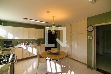 Casa à venda com 530m², 4 quartos e 4 vagas Casa à venda com 530m², 4 quartos e 4 vagasCozinha