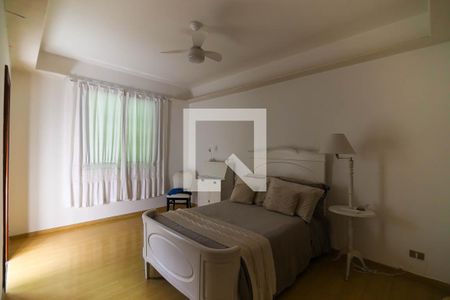 Casa à venda com 530m², 4 quartos e 4 vagas Casa à venda com 530m², 4 quartos e 4 vagasSuíte 3