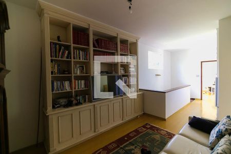 Casa à venda com 530m², 4 quartos e 4 vagas Casa à venda com 530m², 4 quartos e 4 vagasSala de estar