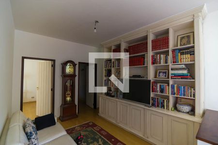 Casa à venda com 530m², 4 quartos e 4 vagas Casa à venda com 530m², 4 quartos e 4 vagasSala de Estar