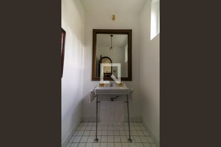 Casa à venda com 530m², 4 quartos e 4 vagas Casa à venda com 530m², 4 quartos e 4 vagasLavabo