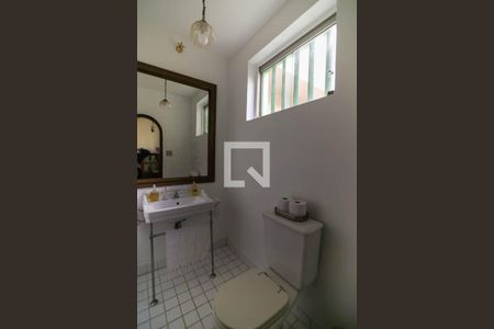 Casa à venda com 530m², 4 quartos e 4 vagas Casa à venda com 530m², 4 quartos e 4 vagasLavabo