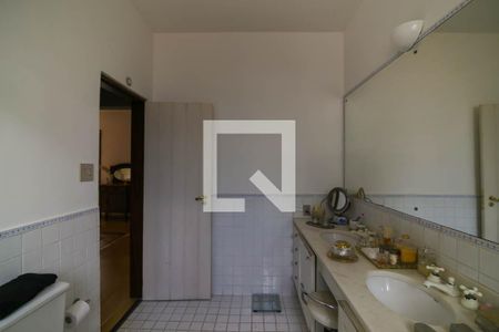 Casa à venda com 530m², 4 quartos e 4 vagas Casa à venda com 530m², 4 quartos e 4 vagasBanheiro Suíte 4