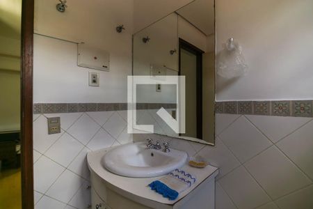 Casa à venda com 530m², 4 quartos e 4 vagas Casa à venda com 530m², 4 quartos e 4 vagasBanheiro Suíte 1