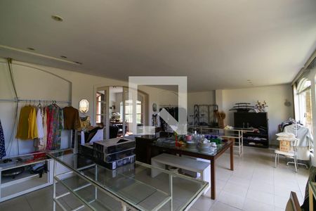 Casa à venda com 530m², 4 quartos e 4 vagas Casa à venda com 530m², 4 quartos e 4 vagasCapela