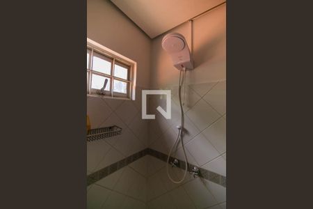 Casa à venda com 530m², 4 quartos e 4 vagas Casa à venda com 530m², 4 quartos e 4 vagasDetalhes - Banheiro Suíte 1