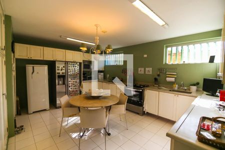 Casa à venda com 530m², 4 quartos e 4 vagas Casa à venda com 530m², 4 quartos e 4 vagasCozinha