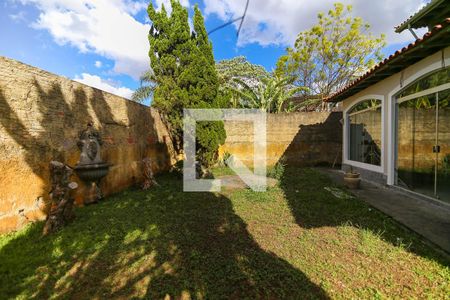 Casa à venda com 530m², 4 quartos e 4 vagas Casa à venda com 530m², 4 quartos e 4 vagasÁrea Externa