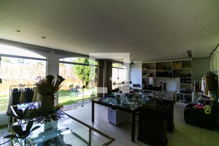 Casa à venda com 530m², 4 quartos e 4 vagas Casa à venda com 530m², 4 quartos e 4 vagasCapela