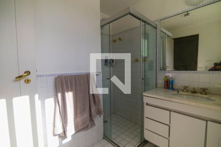 Casa à venda com 530m², 4 quartos e 4 vagas Casa à venda com 530m², 4 quartos e 4 vagasBanheiro Suíte 2