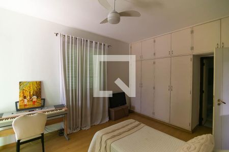 Casa à venda com 530m², 4 quartos e 4 vagas Casa à venda com 530m², 4 quartos e 4 vagasSuíte 2