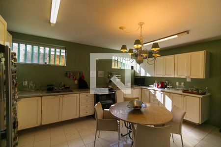 Casa à venda com 530m², 4 quartos e 4 vagas Casa à venda com 530m², 4 quartos e 4 vagasCozinha