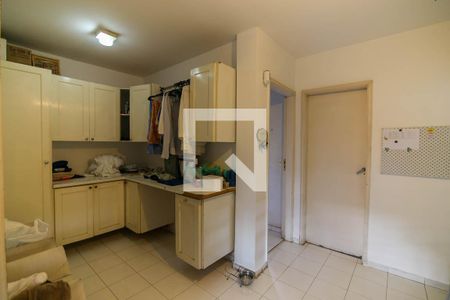 Casa à venda com 530m², 4 quartos e 4 vagas Casa à venda com 530m², 4 quartos e 4 vagasCopa