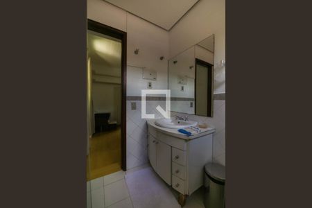 Casa à venda com 530m², 4 quartos e 4 vagas Casa à venda com 530m², 4 quartos e 4 vagasBanheiro Suíte 1